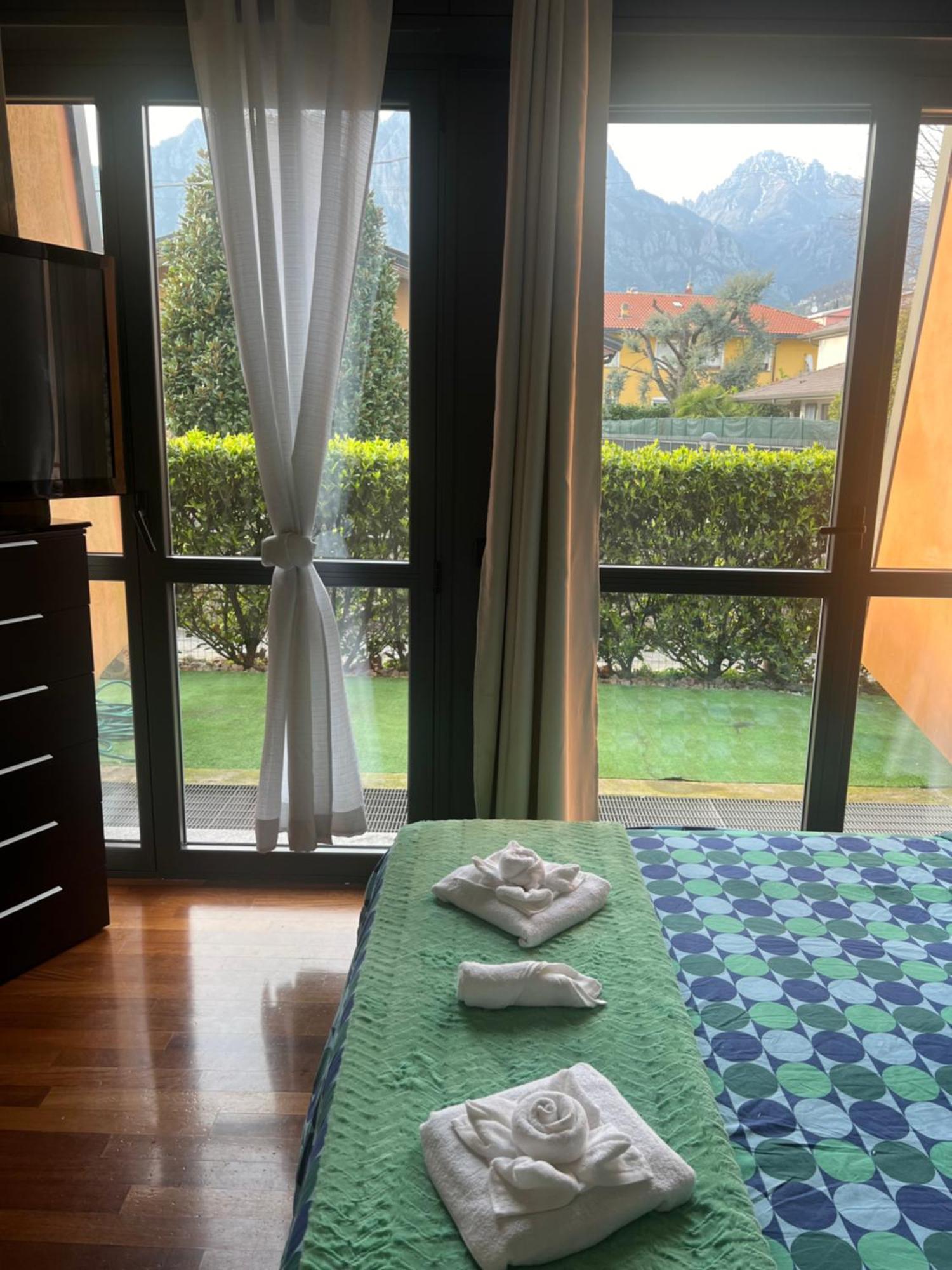 B&B Resilienza - Camera Privata Con Bagno Lecco Eksteriør bilde