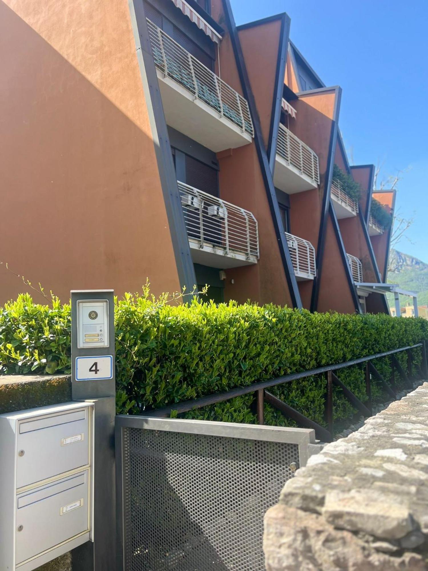 B&B Resilienza - Camera Privata Con Bagno Lecco Eksteriør bilde
